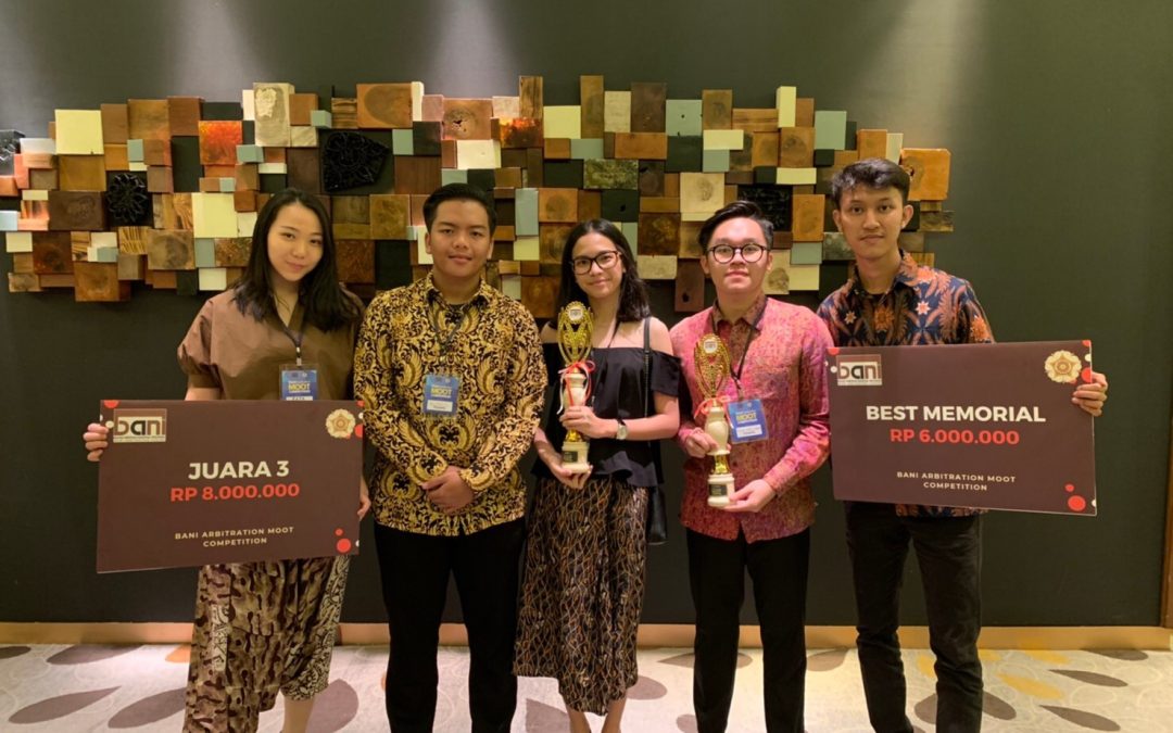 TIM FH UNPAR MERAIH PENGHARGAAN ‘BEST MEMORIAL’ DALAM KOMPETISI BANI MOOT